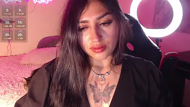 Snapshot of MissDennise chatting on December 2025 11:39:01 PM MissDennise online show from December 2025 11:39:01 PM