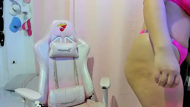 Snapshot of Latinos_couples chatting on February 2026 04:21:02 AM Latinos couples online show from February 2026 04:21:02 AM