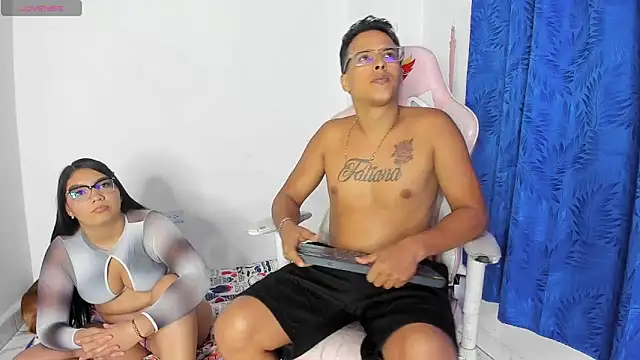 Snapshot of Latinos_couples chatting on March 2026 03:54:02 AM Latinos couples online show from March 2026 03:54:02 AM