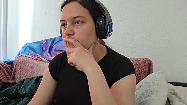 Cyndee Winter online show from June 2026 02:18:02 PM