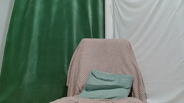 Luckyalice 4u online show from May 2026 10:42:01 PM