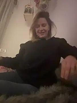 JulietteVolpeWyorika online show from December 2025 07:15:01 PM