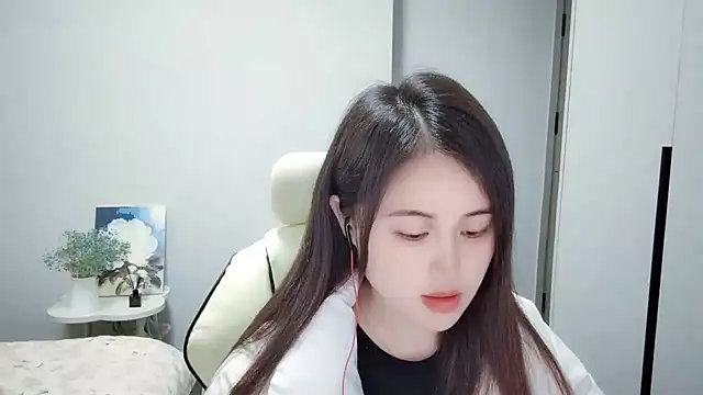 Snapshot of Wofeifei-baby chatting on February 2025 04:05:02 PM Wofeifei-baby online show from February 2025 04:05:02 PM