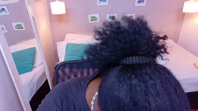 kiara evanss online show from October 2025 03:00:02 PM