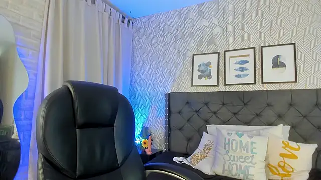 emma  smith1 online show from March 2025 04:40:02 PM