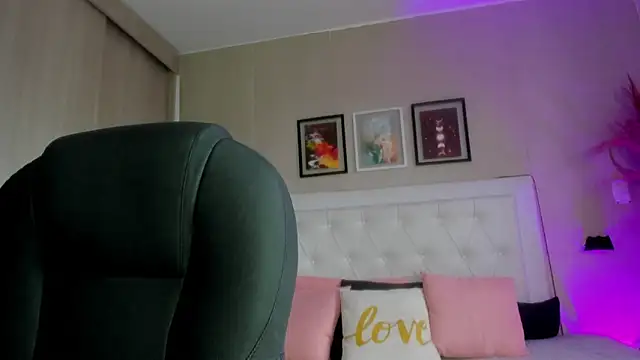 emma  smith1 online show from March 2026 12:32:02 PM