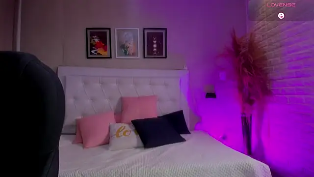 emma  smith1 online show from March 2026 12:46:02 PM