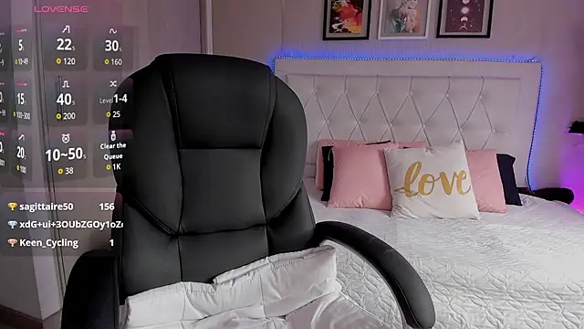 emma  smith1 online show from January 2026 04:00:01 PM