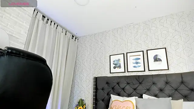 emma  smith1 online show from February 2025 12:22:01 PM