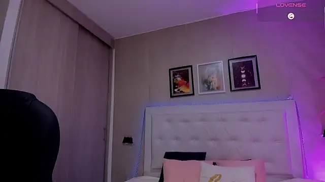 emma  smith1 online show from February 2026 10:55:01 AM