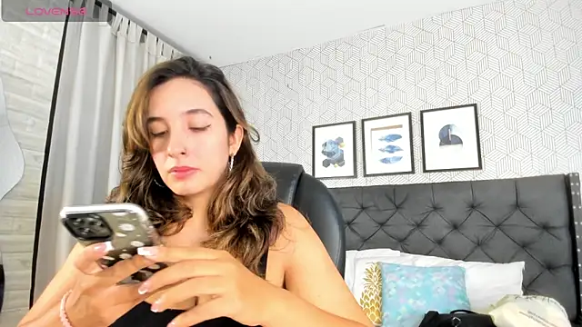 emma  smith1 online show from February 2025 11:58:01 AM