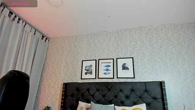 emma  smith1 online show from February 2025 12:36:02 PM