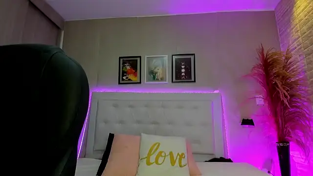 emma  smith1 online show from February 2026 10:58:01 AM