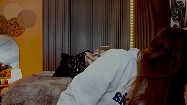 Snapshot of HalaanaTendeer chatting on November 2025 11:54:01 AM HalaanaTendeer online show from November 2025 11:54:01 AM