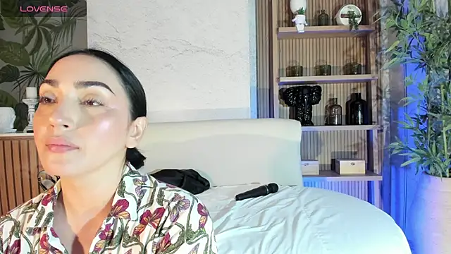 LIAH IZUMI online show from October 2025 01:08:01 PM