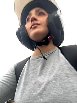 Snapshot of LIAH_IZUMI chatting on November 2025 12:49:02 PM LIAH IZUMI online show from November 2025 12:49:02 PM