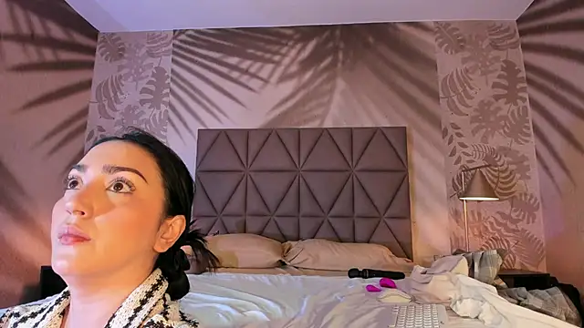 LIAH IZUMI online show from February 2026 01:24:02 PM