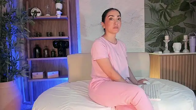 Snapshot of LIAH_IZUMI chatting on November 2025 01:05:01 PM LIAH IZUMI online show from November 2025 01:05:01 PM