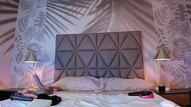 LIAH IZUMI online show from March 2026 01:23:02 PM