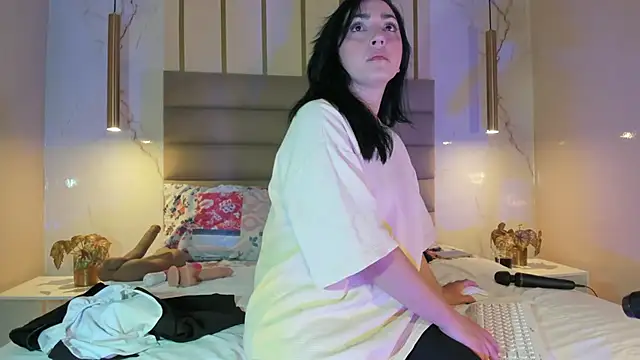 LIAH IZUMI online show from February 2026 01:22:02 PM