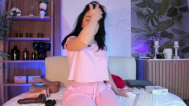 LIAH IZUMI online show from January 2026 01:16:02 PM