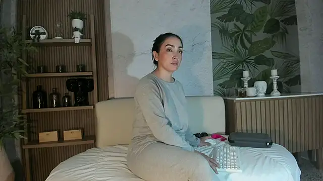 Snapshot of LIAH_IZUMI chatting on November 2025 01:11:01 PM LIAH IZUMI online show from November 2025 01:11:01 PM