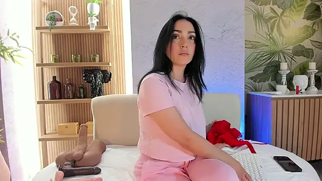 Snapshot of LIAH_IZUMI chatting on December 2025 01:10:01 PM LIAH IZUMI online show from December 2025 01:10:01 PM