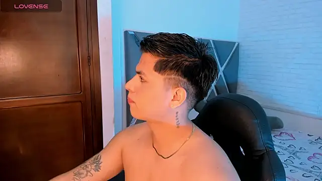 Niicky1  online show from February 2026 02:04:02 PM