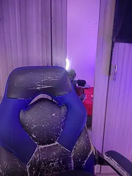 Niicky1  online show from April 2026 03:37:01 PM