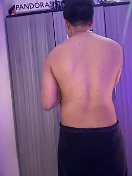 Niicky1  online show from April 2026 01:38:02 PM