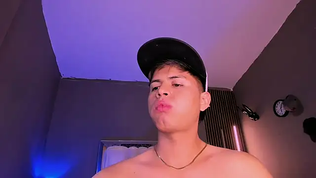 Snapshot of Niicky1_ chatting on March 2025 12:30:01 AM Niicky1  online show from March 2025 12:30:01 AM