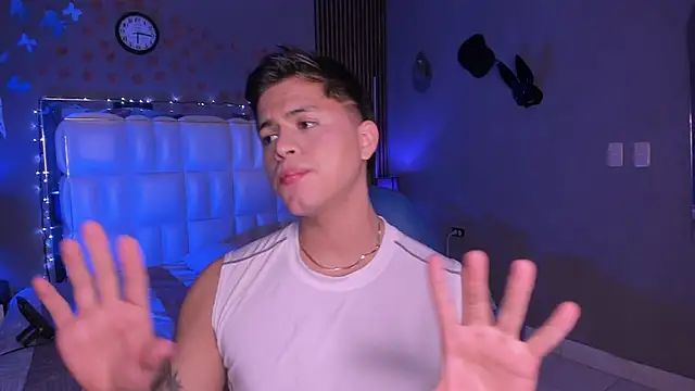 Niicky1  online show from November 2025 01:59:02 PM