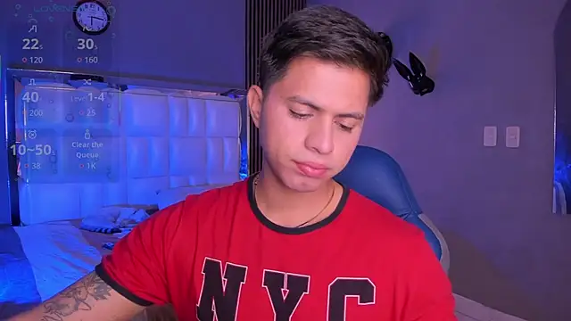 Niicky1  online show from November 2025 02:44:02 PM