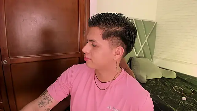 Niicky1  online show from January 2026 03:08:02 PM