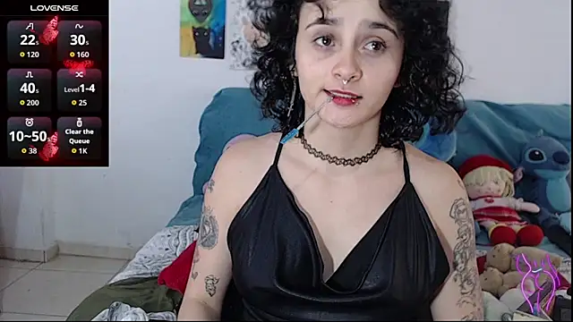 kitty22  online show from October 2025 03:35:01 PM