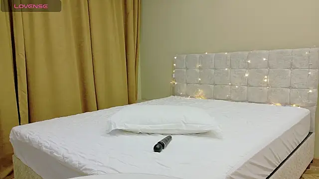 Linajill online show from December 2025 03:43:02 AM