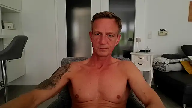 Snapshot of dirks71 chatting on April 2026 02:48:01 PM dirks71 online show from April 2026 02:48:01 PM