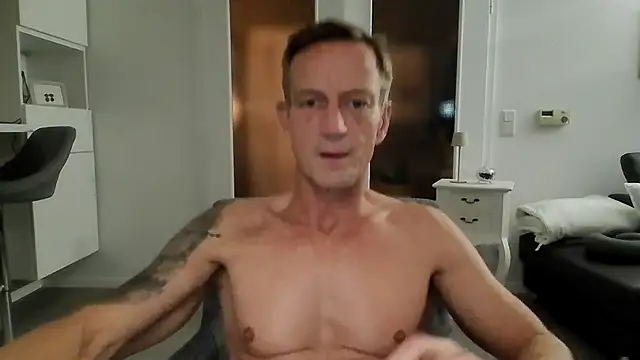 dirks71 online show from November 2025 06:24:02 PM