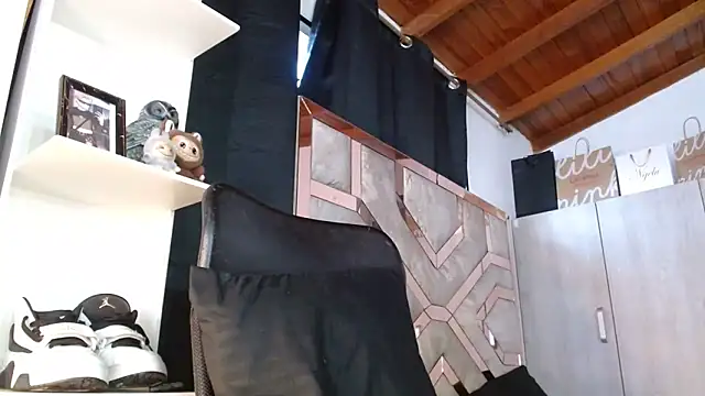 CONNY BENSS online show from October 2025 06:52:01 PM