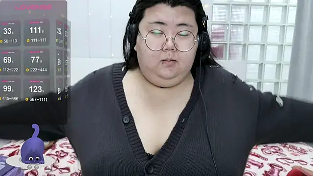 Snapshot of Nadine_asian chatting on December 2025 02:05:02 AM Nadine asian online show from December 2025 02:05:02 AM