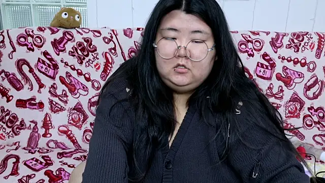 Snapshot of Nadine_asian chatting on December 2025 09:00:01 AM Nadine asian online show from December 2025 09:00:01 AM