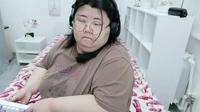 Snapshot of Nadine_asian chatting on February 2026 04:09:01 AM Nadine asian online show from February 2026 04:09:01 AM