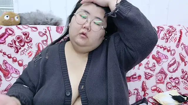 Snapshot of Nadine_asian chatting on January 2026 04:05:01 AM Nadine asian online show from January 2026 04:05:01 AM