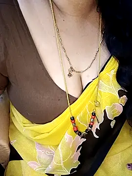 Snapshot of Omana-kutty chatting on February 2025 05:03:01 AM Omana-kutty online show from February 2025 05:03:01 AM