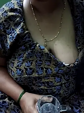 Snapshot of Omana-kutty chatting on March 2025 08:00:01 AM Omana-kutty online show from March 2025 08:00:01 AM