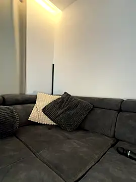 Laurahorney xo online show from November 2025 02:17:02 PM