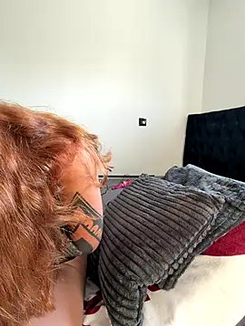 Laurahorney xo online show from November 2025 01:04:02 PM