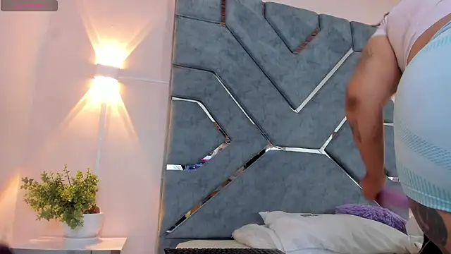 LucciaPorter online show from March 2026 01:40:02 PM