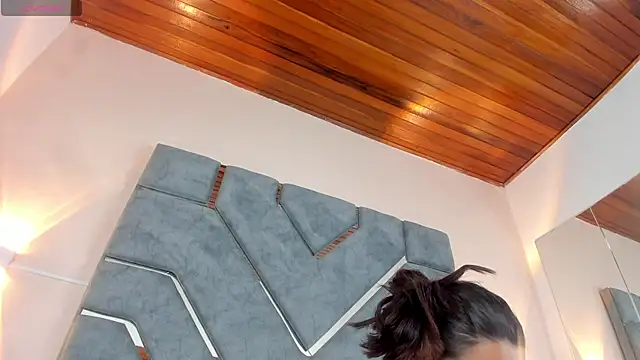 LucciaPorter online show from January 2026 09:19:02 PM