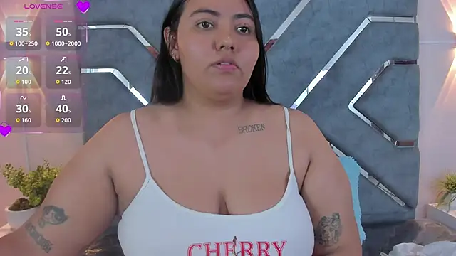LucciaPorter online show from May 2026 02:01:01 PM